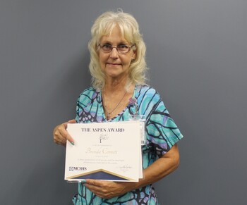 BRENDA CORNETT RECEIVING THE ASPEN AWARD AT MCHHS